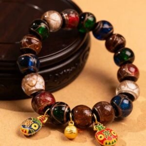 The five-colored crystal attracts the golden beast