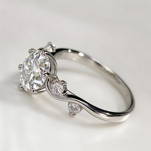 Mozambique Diamond: 1 carat; Silver weights are 1 piece of a shining 1-carat Mozambique stone ring, S925 pure silver promise ring, ladies' wedding engagement ring, wedding season jewelry, anniversary halo ring, Thanksgiving and Valentine's Day gift for wo